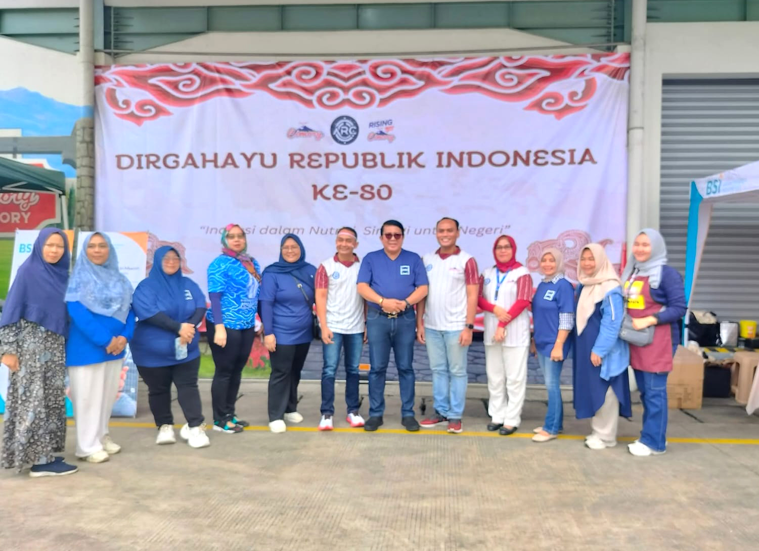 Mengunjungi acara Bazar UMKM Binaan DPK APINDO Kabupaten Bogor, Foto Bersama dengan Manajemen PT. Cisarua Mountain Dairy, Tbk. dan Peserta Bazar UMKM pada Perayaan HUT RI ke 80.